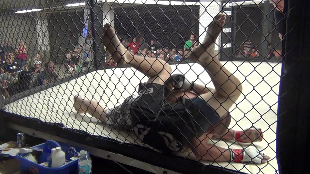 Beatdown on Bell Street 2012 06 23 fight 08 Gage Sullens vs Joe Frye