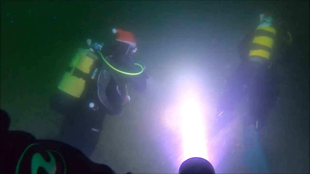 OrcaTorch D511 Dive Light TEST in COMO lake DARKNESS Moregallo