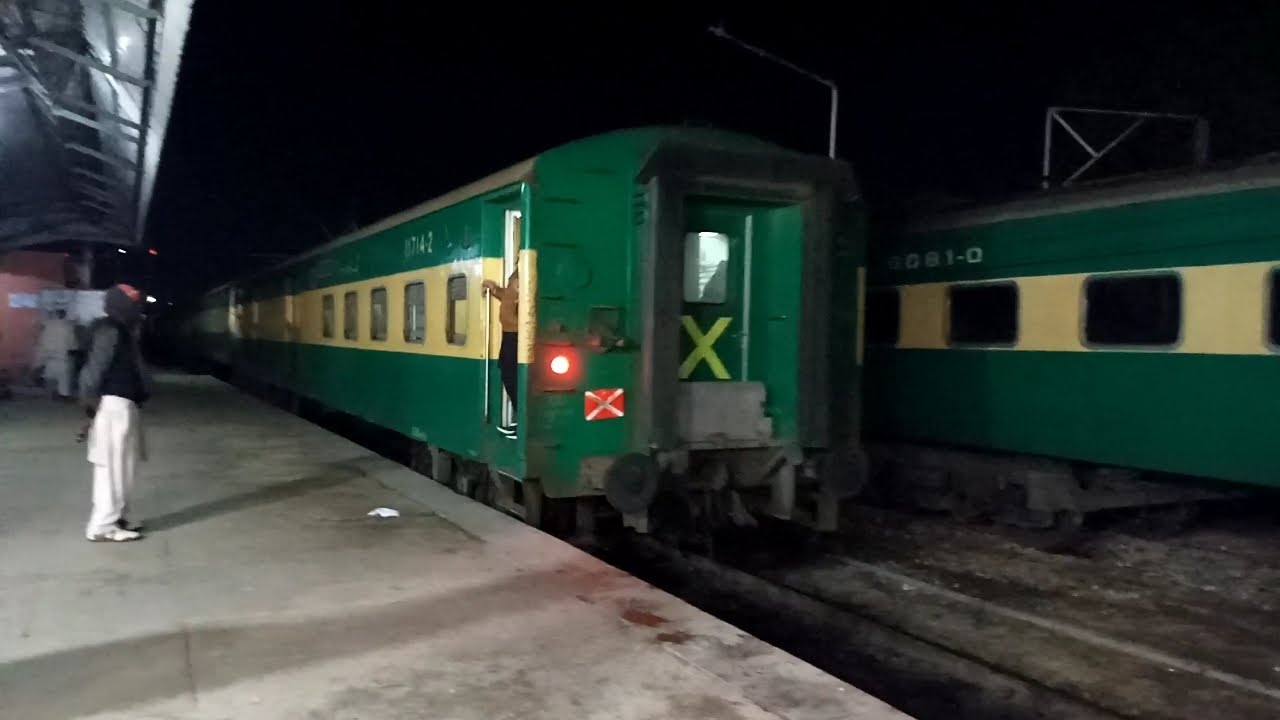 Iqbal Rohri Pakistan Railways:32dn Jinnah Express departing Rohri Junction,10dn ...