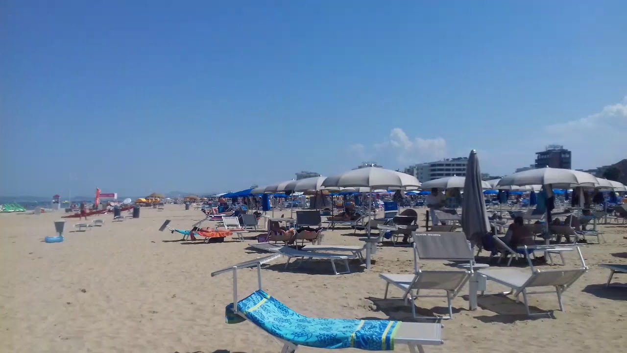 Spiaggia di rimini - YouTube