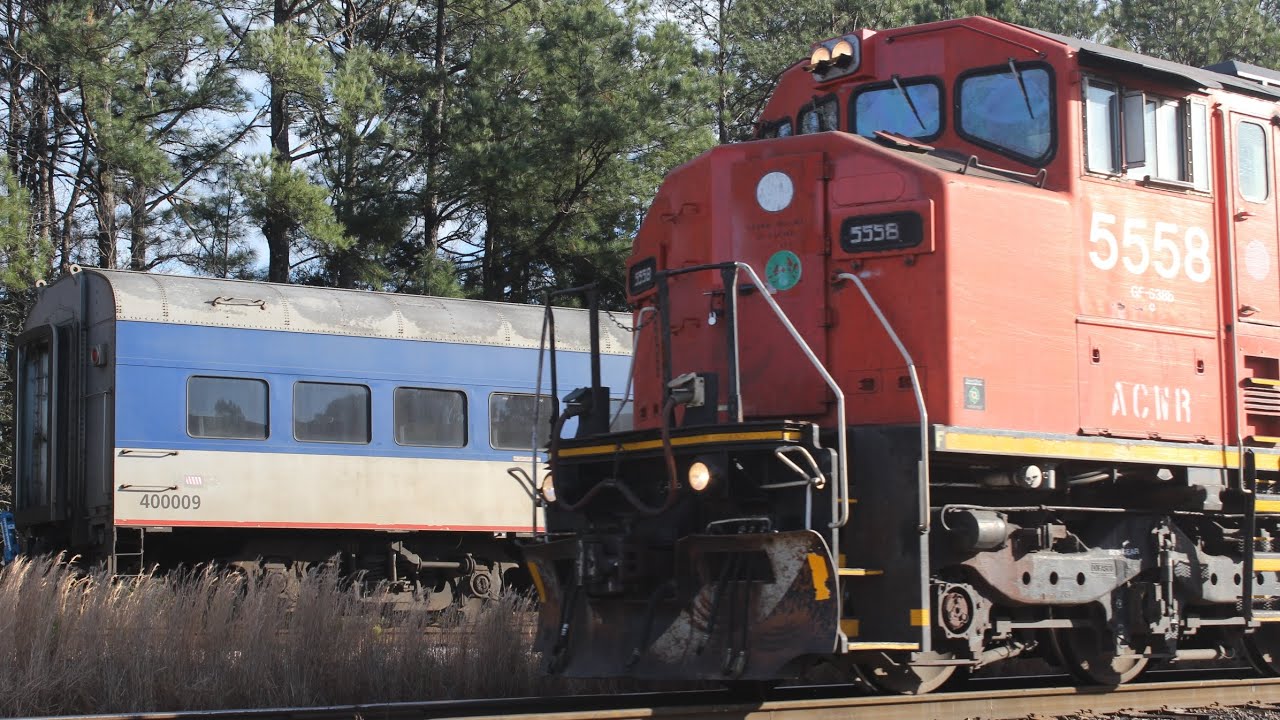 ACWR 101 passing CSX L619 on their way out of Aberdeen, NC!
