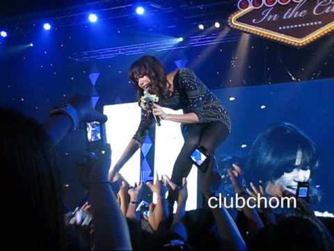 Chompoo Araya : เพลง ละลาย