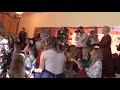 молодша 5 гра з мамами передавай кульку 