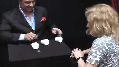 Magnetic Poker Chip Red  plus 3 regular chips (PK003R) by Tango Magic - Trick