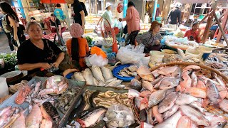 Scenes from the Morning Food Market in Cambodia: An abundance of vegetables, fish, and people's Life