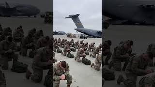 Famous Before Deployment, Soldiers Kneel With the Weight They Carry Wealth