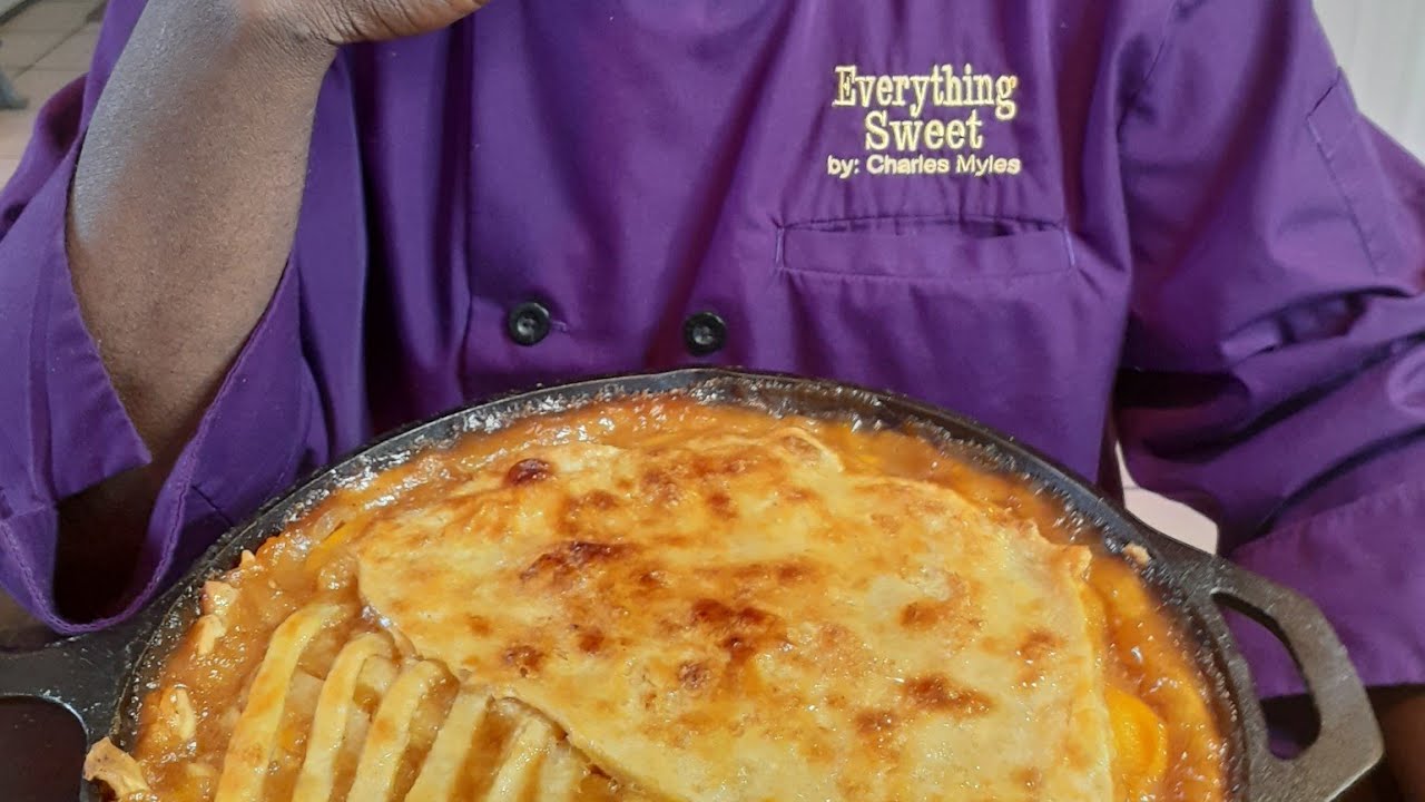 The best Apple and Peach cast iron skillet cobbler.🍎🍑🍏🍑🍽