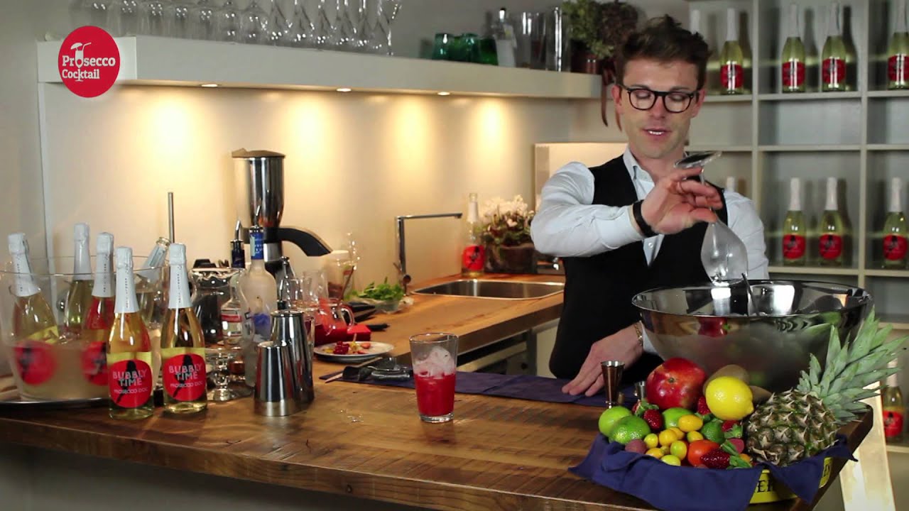 Rossini: cocktail con Prosecco e succo di fragola
