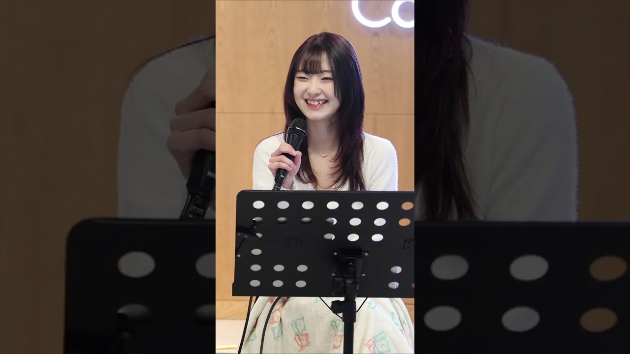 새라세린 SERASERIN 원더트위스트아티스트 콜라보 버스킹 직캠 Fancam 251226 6 1 5