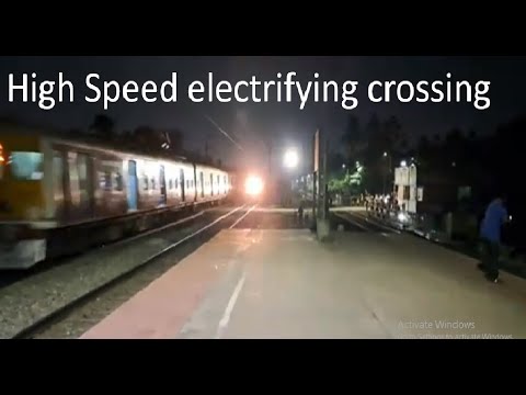 Electrifying night crossing with mega horn | Crossing with 12000 HP WAG12 | night railfanning #train