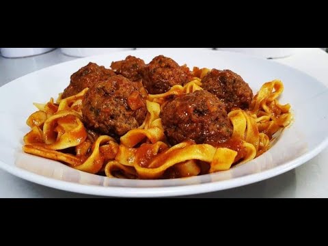 פסטה ברוטב עגבניות עם כדורי בשר