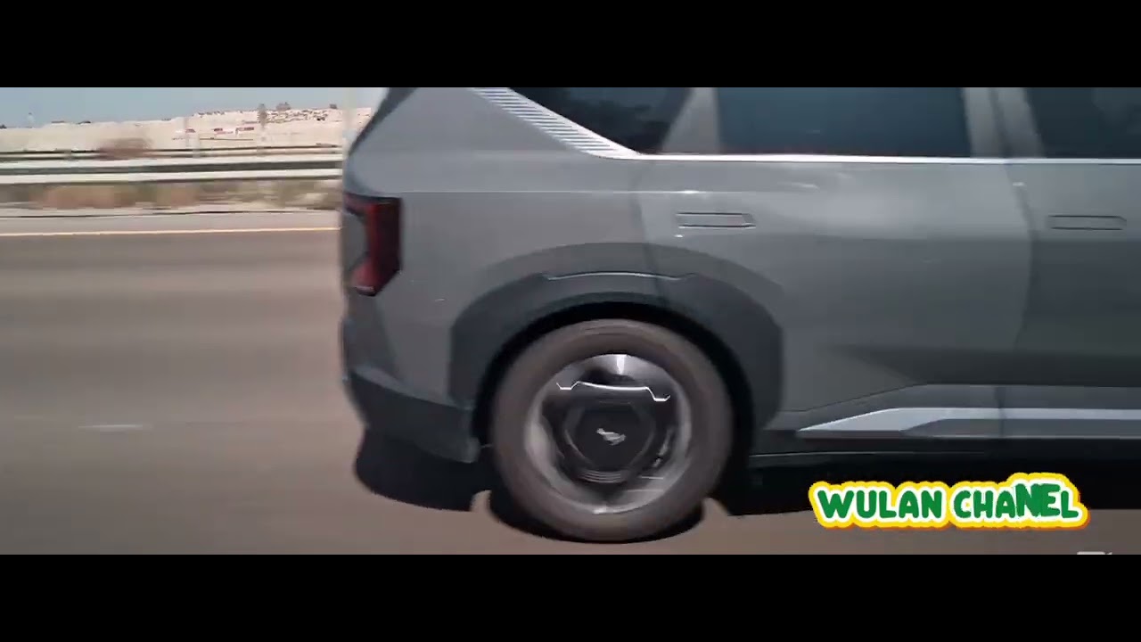 Meskipun Dubai lebih populer secara turis, Abu Dhabi adalah pusat pemerintahan .