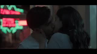 Alia Bhatt kiss smooch