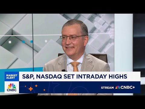 Momentum is what's leading the market parade, says Interactive Brokers' Steve Sosnick Episode cover