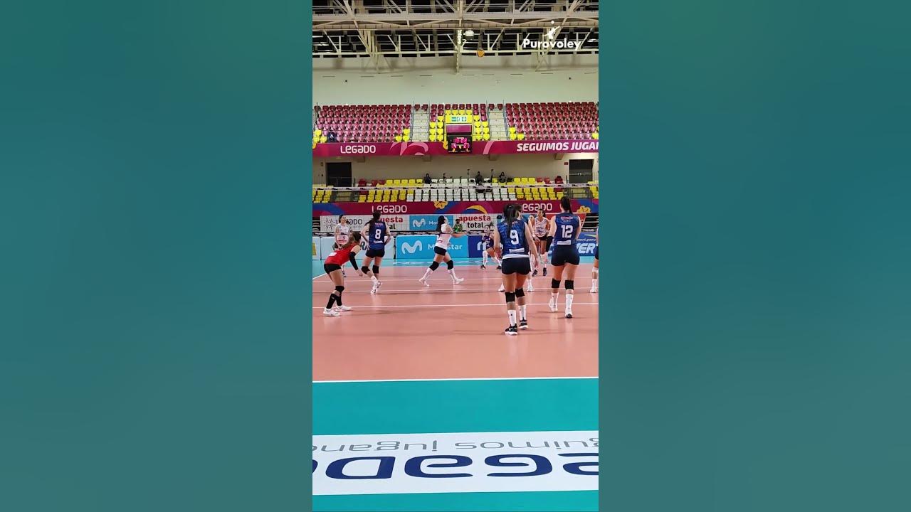 Punto de Sandra Ostos al bloque en Circolo #volleyball #volea