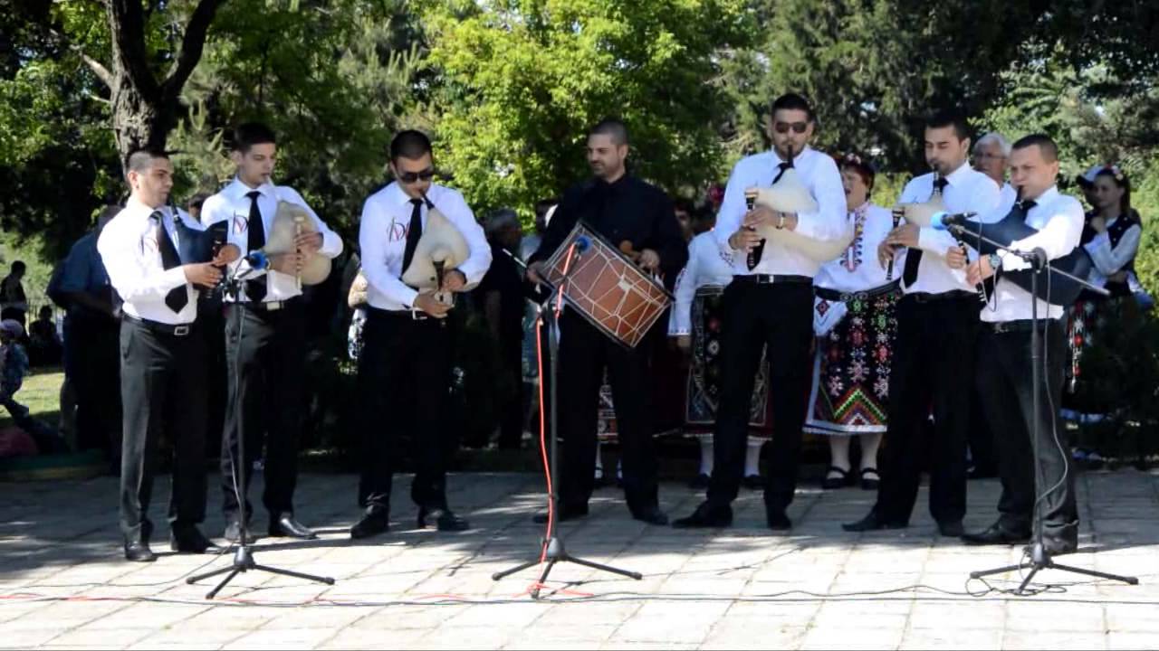 IV Фолклорен събор на село Червенци Писнала гайда писана