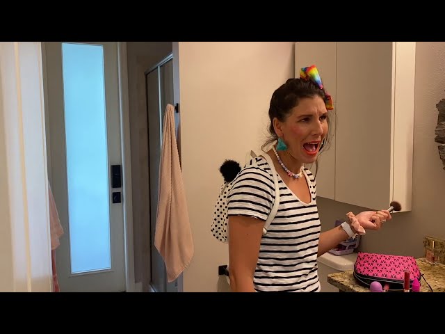Tween Girls Be Like | Check on your friends with t...