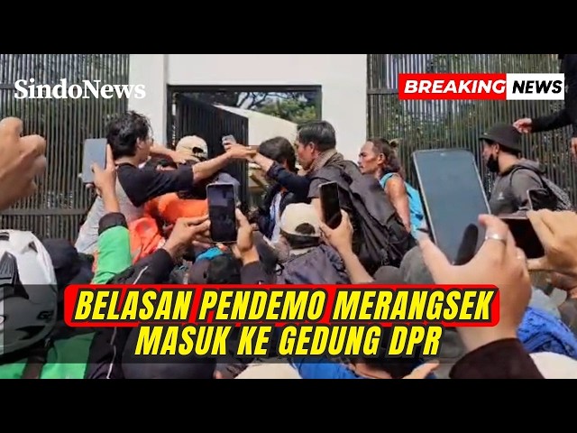 MULAI PANAS! Sebagian Pendemo Aksi Massa Merangsek Masuk ke Gedung DPR | BREAKING NEWS