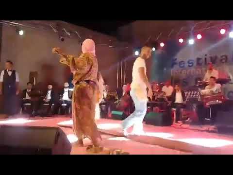 لأول مرة لطيفة ترقص حافية بالشاشية التونسية في مهرجان ليالي المهدية 