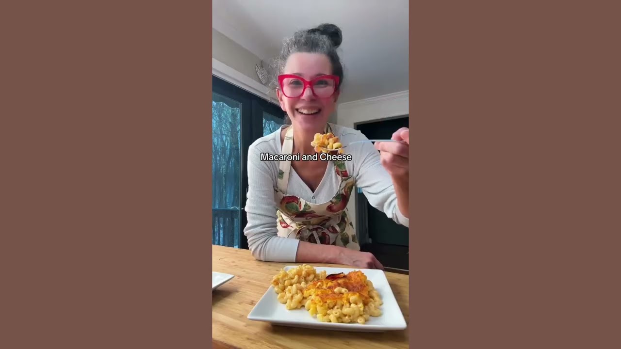 Simple MACARONI AND CHEESE recipe.Would you make this? Ice cream bowl made with Puff Pastry recipe