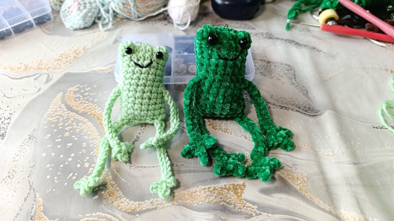 Длинноногие лягушки крючком. Мастера по вязанию крючком 