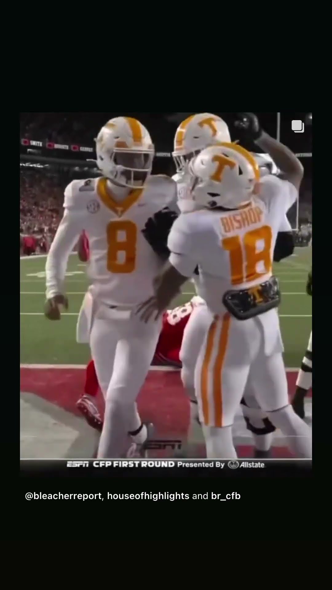 He ran it in #hoodnews #ohiostate #tennessee #volunteers #football #touchdown #NicoIamaleava #omg