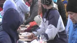 Flakesgiving 2011 - Giving Out the Meals