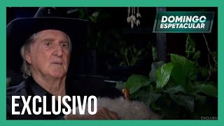 Roberto Cabrini entrevista o cantor Sérgio Reis, alvo de uma investigação da Polícia Federal