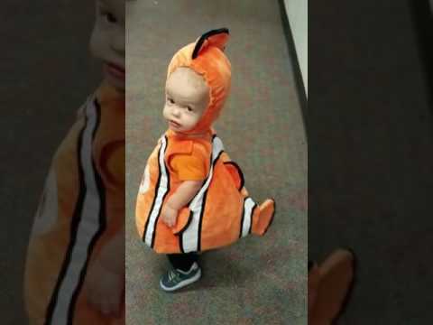 Bebe Con Disfraz De Nemo Causa Ternura Youtube