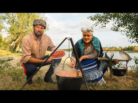 Video: Village Rastess. Russland - Alternativ Visning
