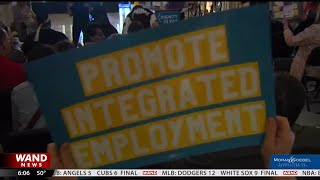 Illinois Dignity in Pay Act could eliminate sub-minimum wages despite GOP concerns