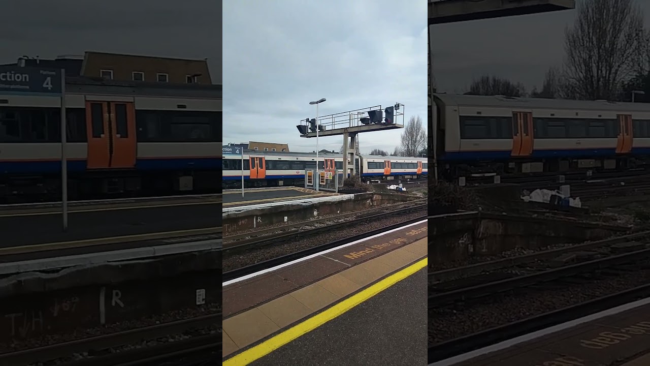 London overground departing Clapham Junction