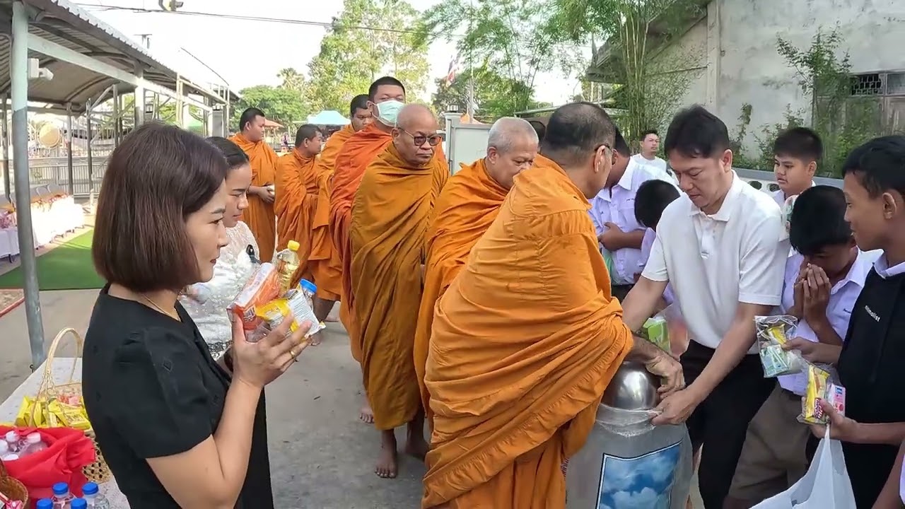 บิณฑบาตส่งท้ายปีเก่าต้อนรับปีใหม่ โรงเรียนวัดไผ่โรงวัว จังหวัดสุพรรณบุรี  30-12-2568