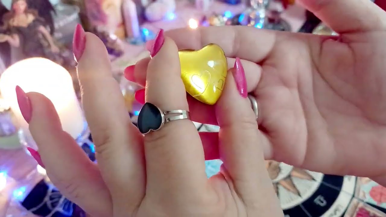 Τι πραγματικά νιώθει για  εσένα!🌹💞#wheeloffortunetarot #pickacard #tarotreader #χαρτομαντεία #ταρώ