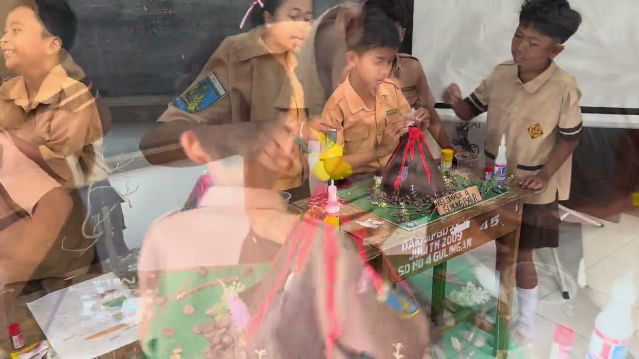 Eksperimen membuat simulasi Gunung Meletus