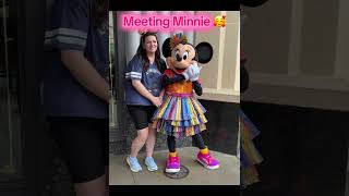 Meeting Minnie Mouse! #minniemouse #liveyourbestlife #solotravel #disneyland70 #disneyland