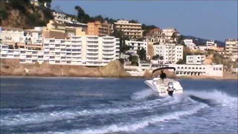 Nautica Guixols presenta la Quicksilver Activ 555 Open navegando.