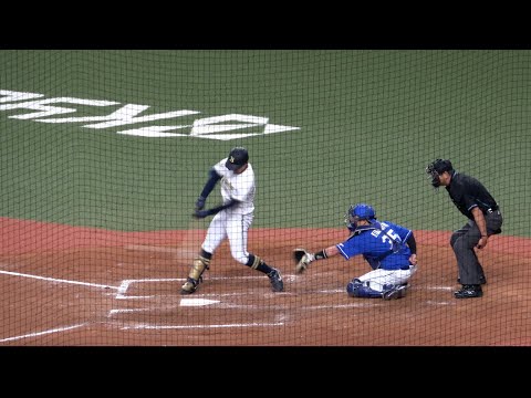オープン戦好調の野口智哉、タイムリーツーベースを放つ