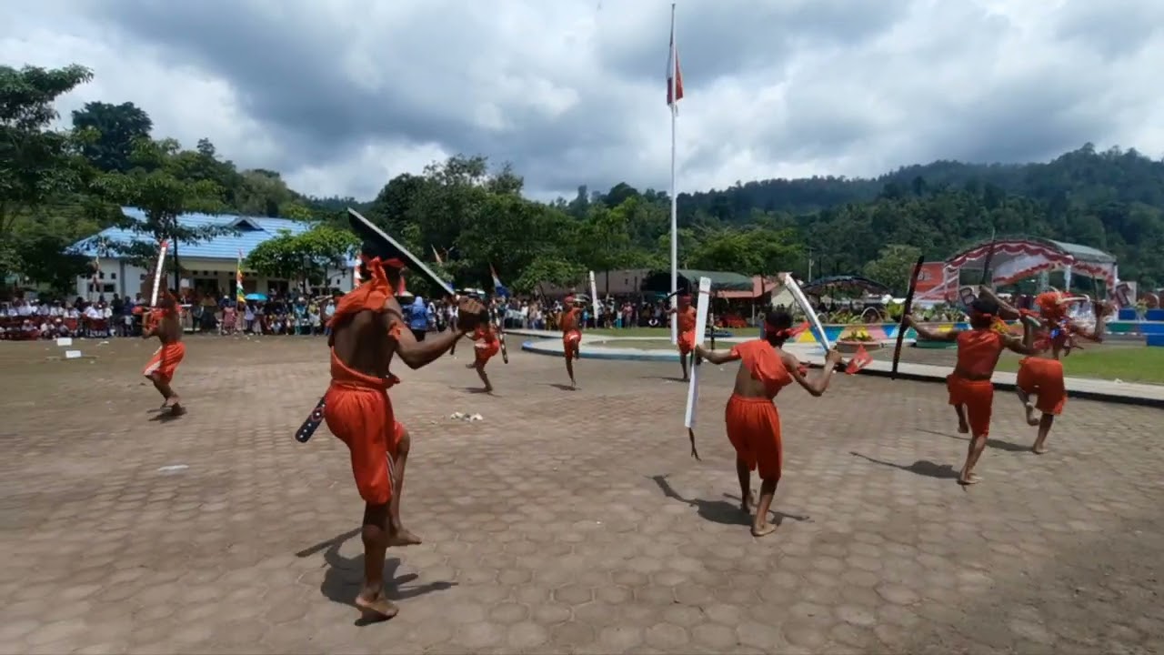 Tarian Cakalele & Maku-Maku dari SMPN 105 Malteng merayakan HUT RI yg ke 78 🇲🇨🇲🇨