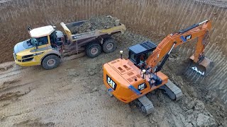 Chantier de Terrassement d'une méthanisation XXL | 2 pelleteuses & 3 tombereaux