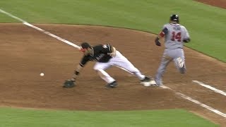 ATL@MIA: Doumit races home on throwing error