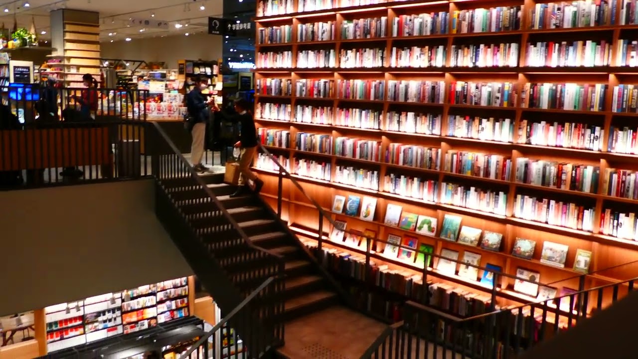 圧巻 天井に鏡像で映る巨大な本棚のオブジェ Tsutaya Bookstore則武新町 ツタヤ ブックストア則武新町 イオンモール Nagoya Noritake Garden内 名古屋市西区 Youtube 圧巻 天井に鏡像で映る巨大な本棚のオブジェ Tsutaya Bookstore則武新町 ツタヤ ブックストア則武新町 イオンモール Nagoya Noritake Garden内 名古屋市西区 Youtube