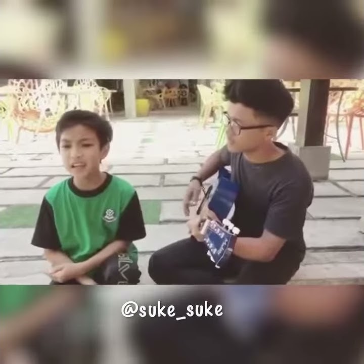 Woww merdunya bocah berasal malaysia saat menyayi kan lagu #dimatamu👍
