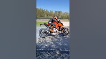 KTM 1390 SUPER DUKE race track #shorts #ktm1390superduke #racetrack