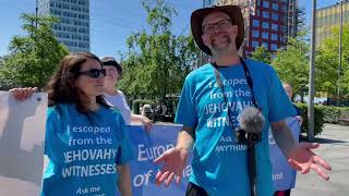Protest outside JW convention «Exercise Patience»