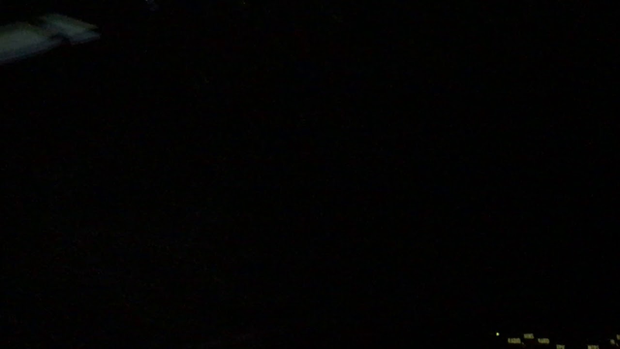 St. Elmos Fire seen from the cockpit of a B777 - YouTube