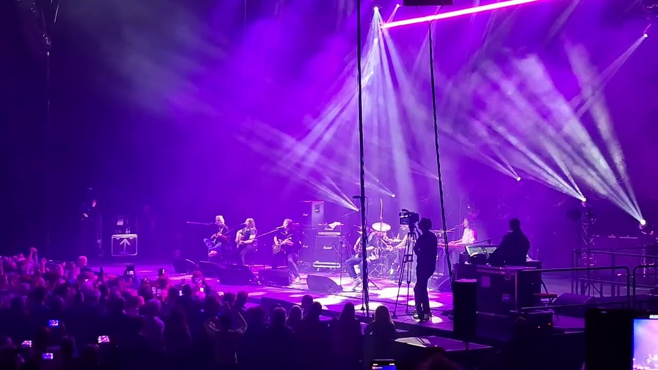 2025.11.03 Chris Norman - Living Next Door to Alice, Budapest ARENA, live