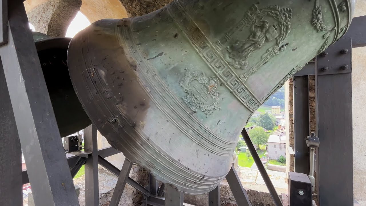 Звон колоколов в церкви Святой Агаты в Тово