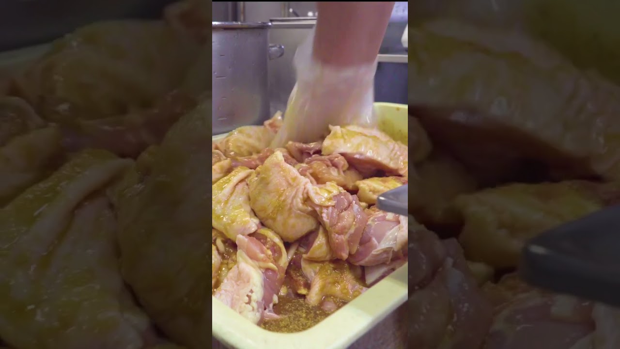 One Guy Cooks a Large Amount of Fried Chicken!!