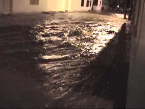 GRAVE INUNDACION EN EL MUNICIPIO DE ROLDANILLO VALLE DEL CAUCA, DESVORDAMIENTO DE QUEBRADA CERCA A LA CLINICA SANTA ANA, DESDE LAS 3:00 AM HASTA LAS 5:00 AM DEL 30 DE SEPTIEMBRE DE 2010